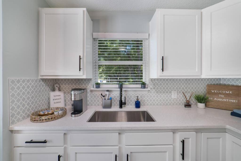 New Modern Bungalow Close To Downtown! Fully Fenced Yard St. Augustine Exteriör bild