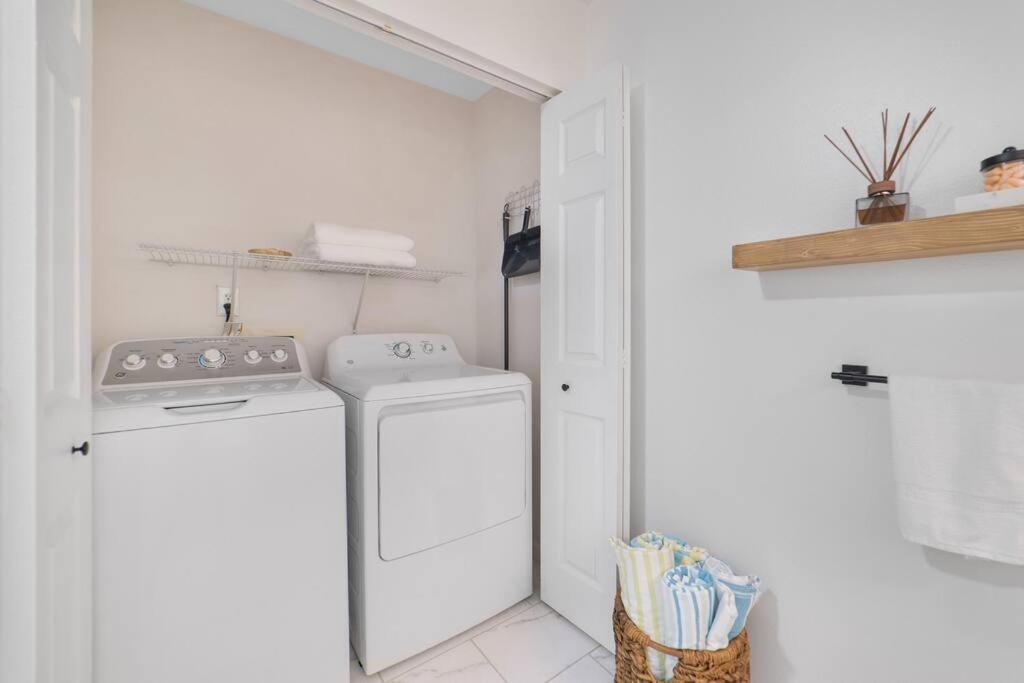 New Modern Bungalow Close To Downtown! Fully Fenced Yard St. Augustine Exteriör bild