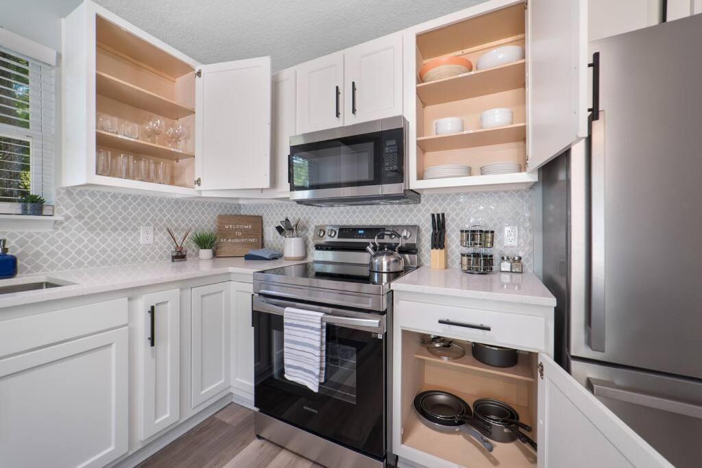 New Modern Bungalow Close To Downtown! Fully Fenced Yard St. Augustine Exteriör bild